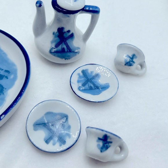 Vintage 90s Miniature Delft Style Tea set Tea for 2 Blue/white porcelain - Picture 3 of 7